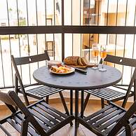 Stay Gold Feathers Apartment