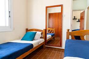 Stay Gold Feathers Apartment