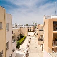 Stay Gold Feathers Apartment