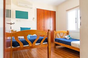 Stay Gold Feathers Apartment