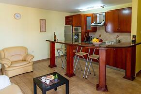 Stay Gold Feathers Apartment