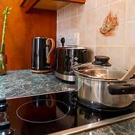 Stay Gold Feathers Apartment