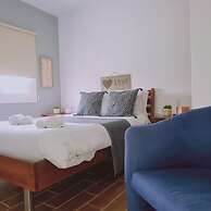 Stay Gold Feathers Apartment