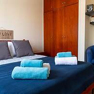 Stay Gold Feathers Apartment