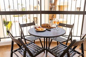 Stay Gold Feathers Apartment