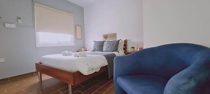 Stay Gold Feathers Apartment