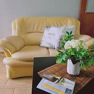 Stay Gold Feathers Apartment