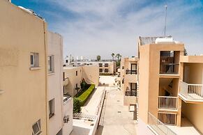 Stay Gold Feathers Apartment