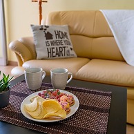 Stay Gold Feathers Apartment