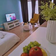 06 LIM - Eden Beach Studio