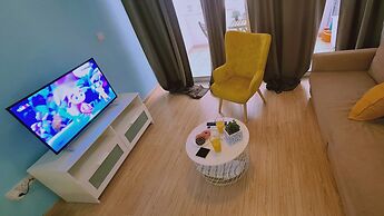 06 LIM - Eden Beach Studio