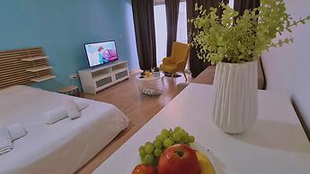 06 LIM - Eden Beach Studio