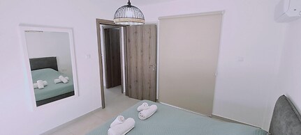 48 PER - Mellissa Villa