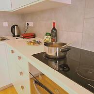 02 LIM - Stay Vivid City Apartment