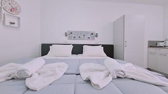 100 AN - Napa Living 18