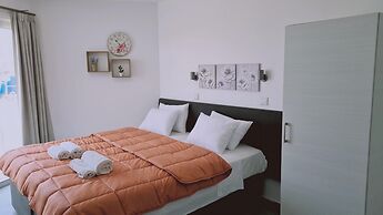 100 AN - Napa Living 36