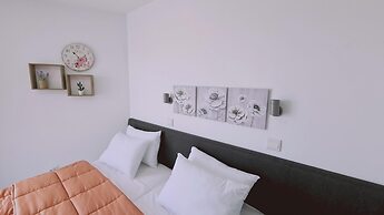 100 AN - Napa Living 36