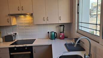 83 Lim3 - Stay Sunlit Apartment