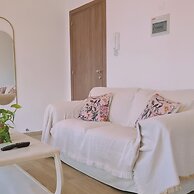 83 Lim3 - Stay Sunlit Apartment