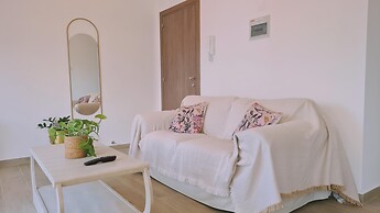 83 Lim3 - Stay Sunlit Apartment