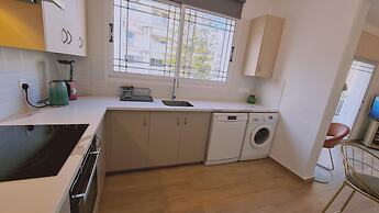 83 Lim3 - Stay Sunlit Apartment