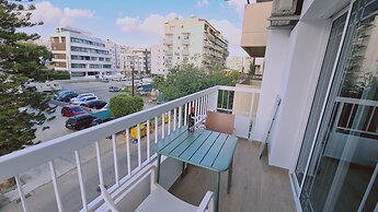 83 Lim3 - Stay Sunlit Apartment