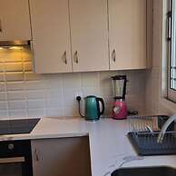 83 Lim3 - Stay Sunlit Apartment