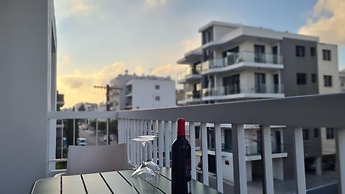 83 Lim3 - Stay Sunlit Apartment