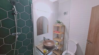 83 Lim3 - Stay Sunlit Apartment