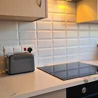 83 Lim3 - Stay Sunlit Apartment