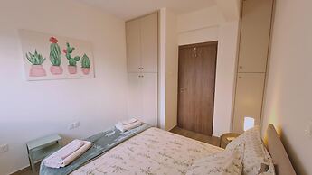 83 Lim3 - Stay Sunlit Apartment