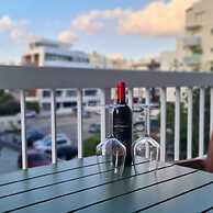 83 Lim3 - Stay Sunlit Apartment