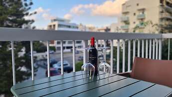 83 Lim3 - Stay Sunlit Apartment