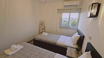 01 LIM - Stay Sky Apartment