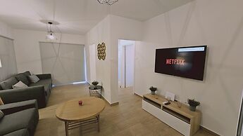 01 LIM - Stay Sky Apartment