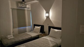 01 LIM - Stay Sky Apartment