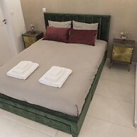 96 Nic1 - Stay Glam Skin Studio