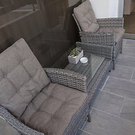 96 Nic1 - Stay Glam Skin Studio