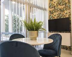 96 Nic1 - Stay Glam Skin Studio