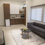 96 Nic1 - Stay Glam Skin Studio