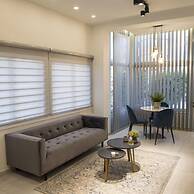 96 Nic1 - Stay Glam Skin Studio