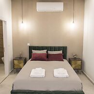 96 Nic1 - Stay Glam Skin Studio