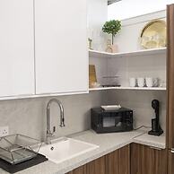 96 Nic1 - Stay Glam Skin Studio