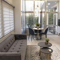 96 Nic1 - Stay Glam Skin Studio