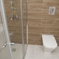 96 Nic1 - Stay Glam Skin Studio