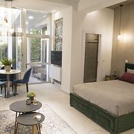 96 Nic1 - Stay Glam Skin Studio