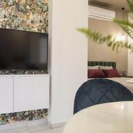 96 Nic1 - Stay Glam Skin Studio