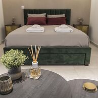 96 Nic1 - Stay Glam Skin Studio