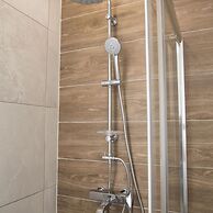 96 Nic1 - Stay Glam Skin Studio