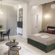 96 Nic1 - Stay Glam Skin Studio